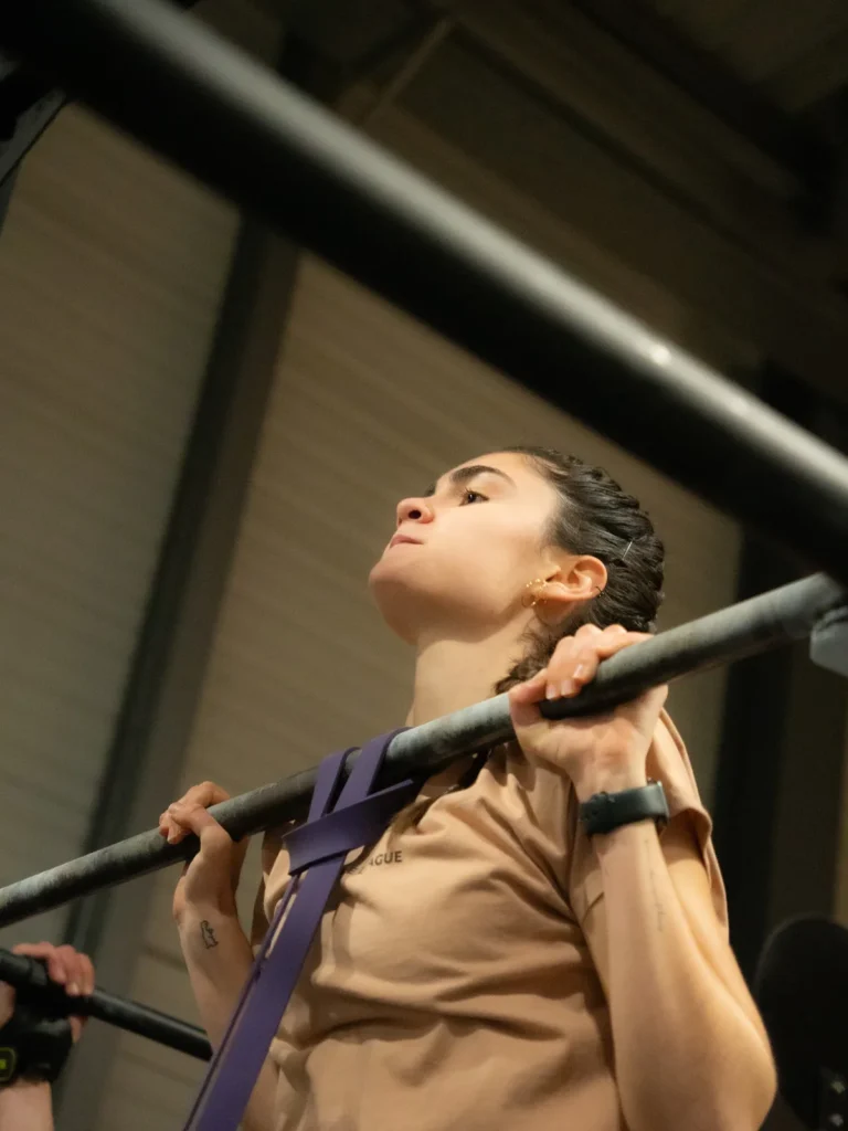 Empezar a entrenar fuerza con la barra vacía y una goma en CrossFit Colen, Logroño